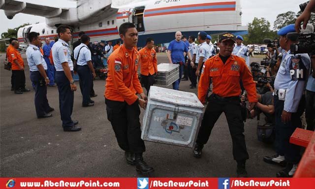 Airasia-Flight-QZ-8501-Plane-Tail-Found-By-Search-Teams-In-Java-Sea