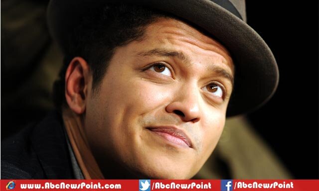 Top-10-Most-Popular-Male-Singers-In-The-World-2015-Bruno-Mars