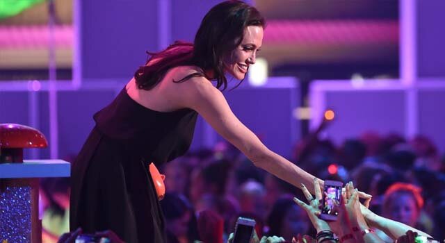 Angelina-Jolie-Delivers-Message-to-Kids-at-Nickelodeon-Show-Different-is-Good