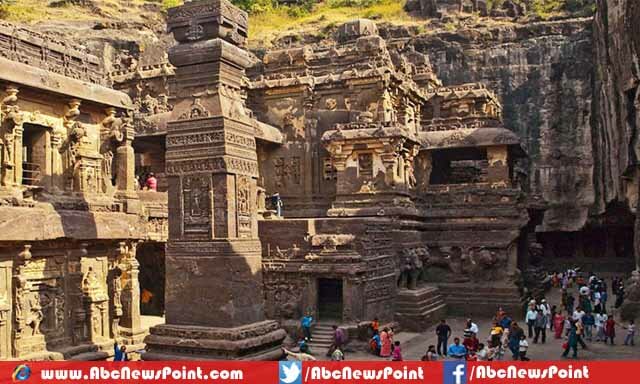 Top-10-Best-and-Beautiful-Tourist-Places-in-India-Ajanta-and-Ellora-Caves