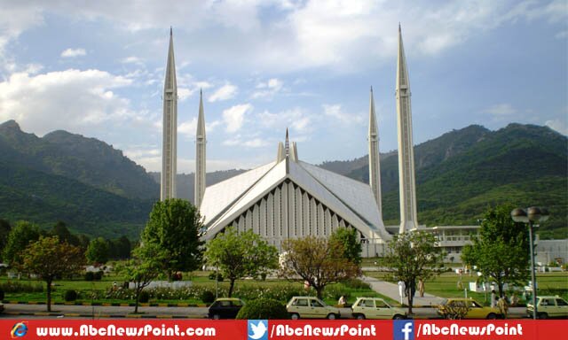 Top-10-List-of-Most-Beautiful-Places-To-Visit-In-Pakistan-Faisal-Mosque