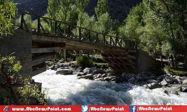 Top-10-List-of-Most-Beautiful-Places-To-Visit-In-Pakistan-Kalash-Valley