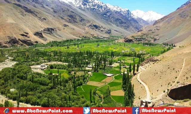 Top-10-List-of-Most-Beautiful-Places-To-Visit-In-Pakistan-Shandur-Pas
