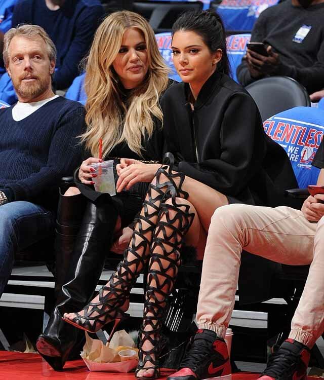 Khloe-Kardashian-Kendall-Jenner-Booed-At-Los-Angeles-Clipper-Game