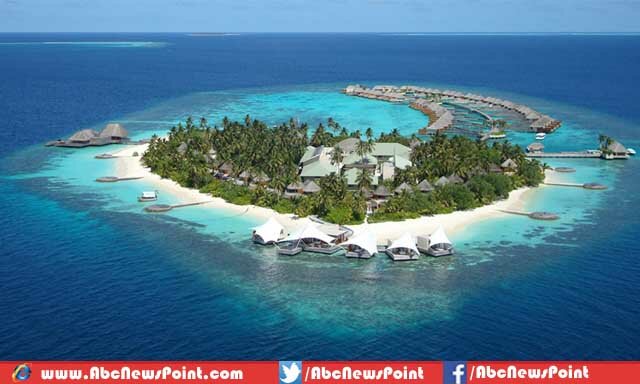 Top-Ten-Most-Beautiful-Places-to-Spend-This-Summer-Maldives-Island