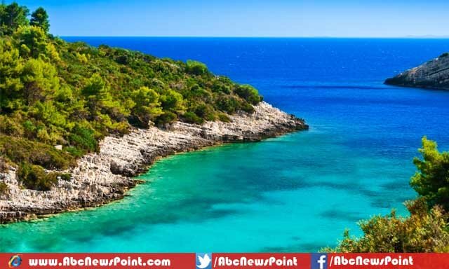 Top-Ten-Most-Beautiful-Places-to-Spend-This-Summer-Pristine-Coastline-of-Croatia