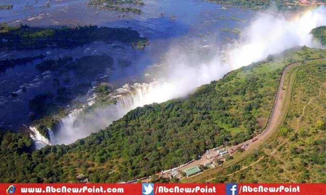Top-10-Most-Beautiful-Waterfalls-in-the-World-Victoria-Falls