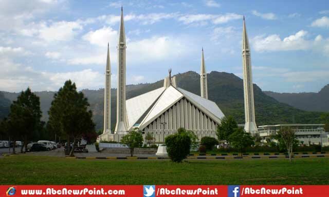 Top-Ten-Most-Beautiful-Mosques-in-the-World-Faisal-Mosque