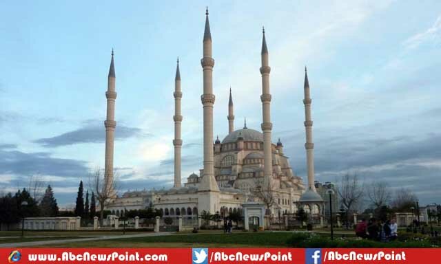 Top-Ten-Most-Beautiful-Mosques-in-the-World-Sabanci-Mosque