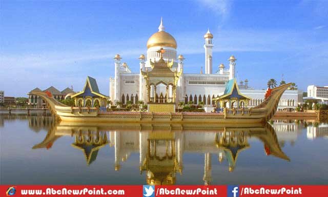 Top-Ten-Most-Beautiful-Mosques-in-the-World-Sultan-Omar-Ali-Saifuddin-Mosque