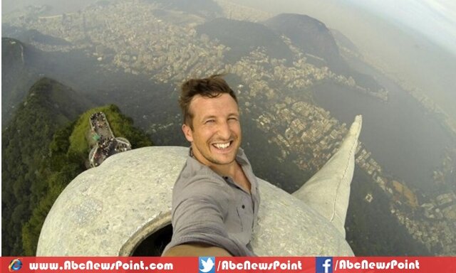 Statue Selfie on the top of Christ the Redeemer
